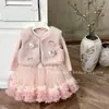 [En Stock] Conjunto para Niña 2025 Invierno Nuevo Estilo Chaleco de Felpa Gatita Kt con Falda de Tul Forrada de Polar Dulce Conjunto de Dos Piezas de Princesa