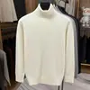 Suéter de Punto para Hombre con Rayas Verticales de Cuello Alto, Tejido Fino, Lujo Ligero, Capa Base de Punto Cálida para Invierno, Corte Ajustado