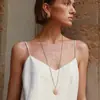 Collar rosa con diseño de cristal y patrón de hierba curva para mujer, pendientes modelo nuevo 2026, diseño de nicho de lujo ligero, anillo de alta gama