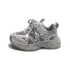 Zapatillas deportivas de malla transpirable para niños, nueva colección primavera/otoño 2026, zapatillas casuales unisex, zapatos de correr ligeros y antideslizantes