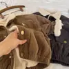 Abrigo de Algodón Grueso para Niños, Nuevo Producto de Invierno, Chaqueta de Algodón con Forro de Felpa Acanalada para Niños y Niñas, Abrigo de Moda con Cuello Solapa Bordado para Bebé