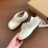 Zapatos peludos de moda para personas bajitas Birkenstock de punta abierta, medias pantuflas, calzado para exteriores, nuevas pantuflas de botas de nieve con felpa adicional, otoño/invierno 2026