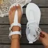 Sandalias romanas blancas de suela blanda con tira en T, nuevo estilo 2026 con hebilla y punta abierta, zapatos planos para mujer para comercio electrónico transfronterizo