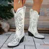 Botas western de salto alto com bordado branco estilo europeu para mulheres, botas de moto de cano médio, botas de cavaleiro retrô, sapatos da moda trendy