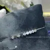 Colar Sorriso Colmeia Clássico V Ouro Três Colmeias Shangmei Diamantes Intercalados Usinagem de Precisão CNC Revestimento Espesso Ouro Rosa Corrente para Clavícula