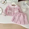 Conjunto de Ropa para Niñas de Primavera y Otoño Nuevo Estilo Chaqueta Estilo Chanel con Perlas Falda Corta Plisada Elegante Conjunto de Dos Piezas de Princesa Comercio Exterior Dropshipping