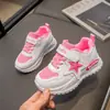 Zapatillas deportivas para niños y niñas 2024 otoño nuevo moda estrella infantil suela blanda zapatos de papá antideslizantes casuales zapatillas para correr