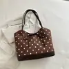 Bolso retro de lunares para mujer, nuevo bolso de hombro casual para el otoño/invierno 2026, gran capacidad, bolso tote versátil