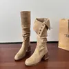 Botas de camurça retrô de salto alto com dobra dupla, botas longas com solas grossas e saltos robustos, botas western cowboy marrons Maillard