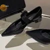 Zapatos de cuero negros estilo británico para mujer, nuevo modelo 2026, punta fina elegante, suela suave cómoda, zapatos de tacón grueso no cansados