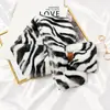 Bufanda Pequeña de Invierno Estilo Coreano Cuello Snoop Maomao para Mujer Protección del Cuello Versátil Linda con Patrón de Conejo Rex Felpa Imitación Cebra para Niña