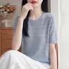 Camiseta de Tricô Listrada Retrô Estilo Francês de Seda de Gelo, Manga Curta Feminina de Verão Fina Gola Redonda Solta Respirável com Recortes