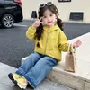 Chaqueta con capucha de estrella de cinco puntas para niñas de comercio exterior, chaqueta elegante nueva de otoño 2026, ropa exterior moderna para niños