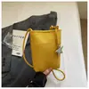 Bolsa Saco Transversal para Mulheres 2026 Nova Primavera Elegante Bolsa de Ombro Transversal Nicho para o Dia a Dia Bolsa para Celular de Alto Valor