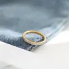 Anel de Titânio com Zircônia e Diamante Completo Estilo Europeu e Americano Nicho Versátil para Mulheres, Anel de Dedo Indicador com Fileira de Diamantes de Luxo Leve, Joias da Moda Transfronteiriças