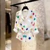 Camisa Feminina Branca com Bolinhas Pretas, Gola Reversível, Ajuste na Cintura, Design Estilo Francês, Manga Longa, Versátil, Slim Fit, para o Verão 2026, para o Trabalho