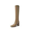 Botas de salto alto femininas, pernas longas, 8 cm de espessura, couro bovino, outono e inverno 2023, novas botas quadradas, cor chá de leite, inclinadas, de cano alto