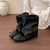 Botas de tornozelo retrô estilo coreano com laço para mulheres, verão 2026, sapatilhas de bico redondo, pretas, com salto oculto, botas estilo Martin