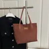 Bolsos para Mujer 2025 Nueva Moda Casual Gran Capacidad Bolso de Hombro Simple Transfronterizo Costura de Color Contrastante Bolso de Mano Tote