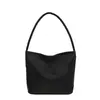 Bolsa de tela de nailon portátil estilo coreano para mujer Verano 2023 Nueva llegada de moda Bordada Bolso de axila Bolso cubo de un hombro todo a juego