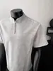 Camisa polo de patchwork deconstruido con media cremallera, de manga corta para hombre, de verano, corte limpio, estilo americano, cuello mao, top de media manga, modelo nuevo 26