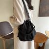 2025 Nuevo Invierno Simple Bolso de Mano de Gran Capacidad Moda Bolso Balde Bolso de Mujer Estilo Coreano Distintivo Hombro Cruzado