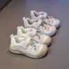 Zapatos para Niñas Bajos Transpirables de Malla Zapatos 2026 Verano Nuevos Huecos de Malla Simple Niña Pequeña Punta Cerrada Sandalias Anti-Pateaduras