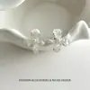 Aretes de Flor de Nácar Natural, Modernos y Versátiles, Diseño Único, Sensación de Alta Gama, Elegantes Aretes para Niñas