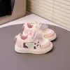 2026 Nuevos Zapatos de Caminar para Bebé de Cuero Impermeable con Dibujos Animados para Niños y Niñas (Zapatos de interior)