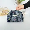 Nova Bolsa de Maquiagem Concha Grande com Relevo, Textura de Alta Qualidade, Bolsa de Mão Feminina, Bolsa Portátil para Armazenamento de Cuidados com a Pele e Artigos de Higiene Pessoal