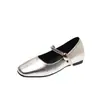 Zapatos de tacón bajo de boca poco profunda estilo francés nuevo aumento de altura interior 2026 mujer puntera cuadrada otoño para combinar con faldas Mary Janes zapatos pequeños de cuero negro
