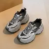 Sapatos de Plataforma para Aumentar a Altura de Luxo 2026 Novo Estilo Tênis Esportivos Femininos Cano Baixo Sola Grossa Tênis de Pai Tênis Esportivos Casuais Femininos