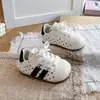 Tênis de treino estilo coreano para meninas, novo modelo 2026, sapatos esportivos, outono, tênis casuais infantis femininos, estampa de bolinhas, tênis