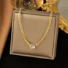 [Collar + Pulsera] Estilo Francés Ins de Lujo Accesible Cadena para Clavícula de Corazón Estilo Dulce Collar de Acero de Titanio con Borla de Corazón de Melocotón para Mujer