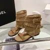 Sandalias Romanas Abiertas con Tachuelas Retro para Mujer, Verano 2026 Nuevas Sandalias Versátiles con Hebilla de Cinturón que Aumentan la Altura y Adelgazan