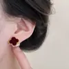 Aretes de Perlas Red Velvet de Año Nuevo para Mujer, Nuevo Estilo Popular 2026, Lujo Ligero con un Toque Único de Alta Gama