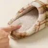 Nuevos estilo para mujer, pantuflas de algodón de invierno para el hogar, para hombre, sin olor, antideslizantes, pantuflas de felpa y engrosadas para interior de otoño e invierno