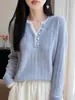 Blusa de tricô canelada com gola V redonda e botões, com visual de duas peças, 100% lã, para mulheres, corte justo, camada base elegante e versátil