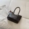 Bolso de axila sencillo de gran capacidad para el día a día, nuevo modelo otoño 2026, bolso tote de color liso único y dulce, bolso de hombro elegante