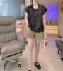 25733 Xin Da Ai Mei Yuan Verão 2025 Novo Estilo Coreano Gola Redonda Solta Camisa que Reduz a Idade Shorts de Cintura Alta Feminino