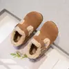 Zapatos Birkenstock para niña, nueva colección otoño/invierno 2025, forrados de felpa, zapatos sin cordones para niños y bebés, forrados de algodón para niños, antideslizantes, zapatos pequeños de cuero, estilo moderno