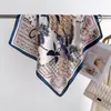 Bufanda de Seda con Estampado Salvaje de Moda Bufanda Cuadrada Chal de Alto Nivel Bufanda Cuadrada Pequeña Versátil Profesional Bufanda para Mujer