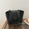 Bolsa Tote de Grande Capacidade Tendência Europeia e Americana Nova Coleção Primavera 2026 Ombro Único Feminina para o Trabalho Simples Leve Bolsa de Mão