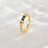Anillo de Zirconia Esmeralda de Moda Nueva Transfronterizo de Amazon para Mujer Anillo de Cristal Azul de Lujo Accesible de Comercio Exterior