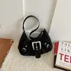 Bolso Negro Texturizado Único Estilo Dulce-Cool para Debajo del Brazo Biker con Hebilla Metálica Americana, Bolso de Media Luna, Bolso de Hombro Plegado de Moda