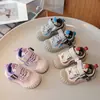 Zapatos Deportivos para Niñas 2026 Modelo Nuevo Primavera y Otoño Zapatos de Malla para Niños Pequeños Transpirables Casuales Ligeros Antideslizantes Zapatos para Correr para Jardín de Infancia