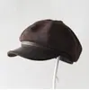 Novedad de Otoño Marrón Maillard Moda Patchwork Ala de Cuero Sombrero Octogonal para Mujer Tendencia Protección Solar Simple Versátil Boina