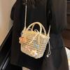 Bolsa de Palha Trançada Design de Nicho Feminina Primavera e Verão 2025 Nova Bolsa Transversal Versátil Mini Bolsa de Praia para Férias na Beira-Mar