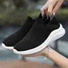 Sapatos de Malha Leve Tecido Voador Plus Size Cruzados para Primavera e Outono Sapatos Meia Femininos Respiráveis Confortáveis Casuais
