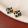 Brincos Dourados Geométricos com Estampa de Leopardo Retrô para Outono e Inverno para Mulheres Nicho Acessível Luxo High-End Brincos Elegantes Brincos Versáteis Exquisitos
